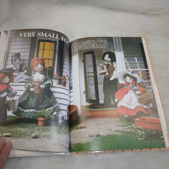 BOOK Cherished Dolls to Make for Fun, Better Homes and Gardens - Picture 6 of 8